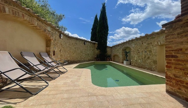 Spacious house between Siena e Firenze with private swimming pool, A/C and Wi-Fi