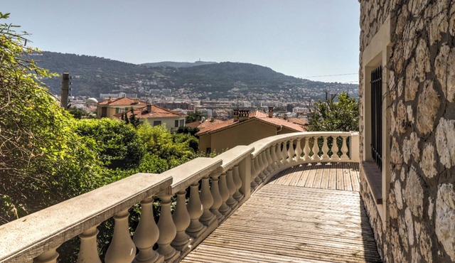 Spacious villa, fully adapted to PMR standards in the heart of town in Nice