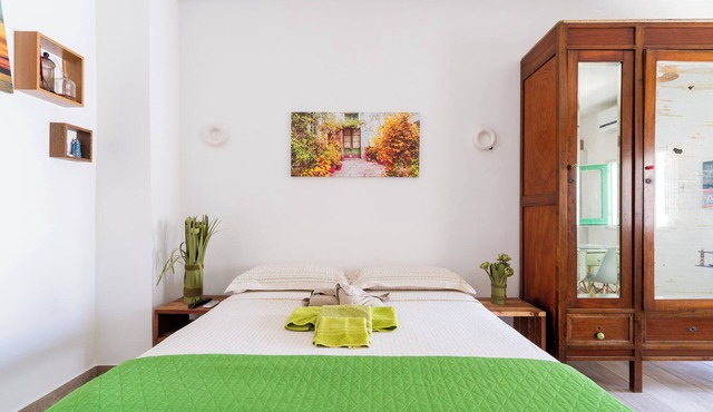 Studio Apartment 'Curte Verde' with Private Terrace, Wi-Fi and Air Conditioning