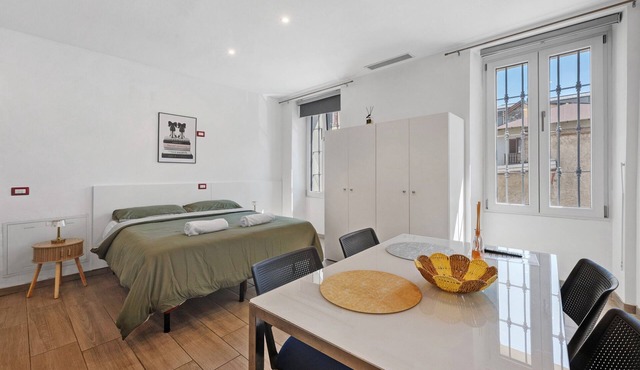 Studio Apartment 'Monolocale Red' with Wi-Fi and Air Conditioning