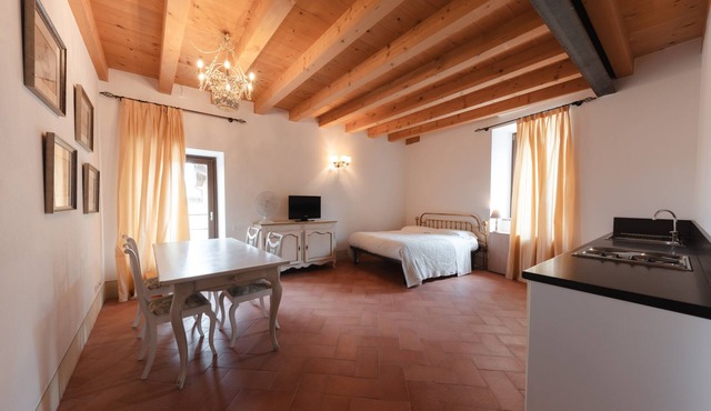 Studio-Superior-Ensuite with Shower-Countryside view-Monolocale