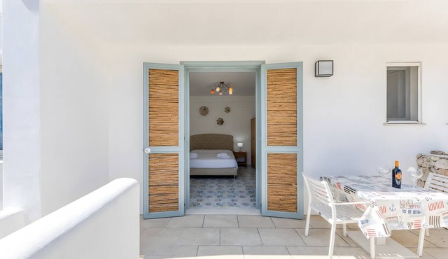 Studio with Balcony and Modern Comforts in Castro di Lecce