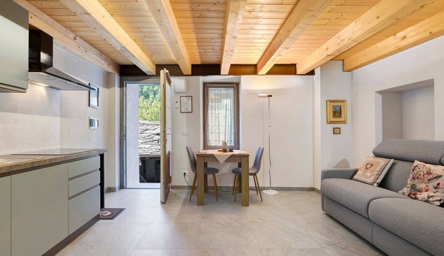 Studio with Private Parking, Shared Garden, and Walk-in Closet