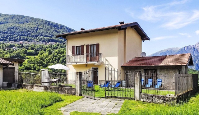 Stunning private villa for 6 people with WIFI, TV, patio, pets allowed and panoramic view