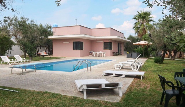 Stunning private villa for 6 guests with private pool, A/C, WIFI, TV, terrace and pets allowed