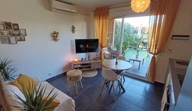 Superb studio with pool and garden in Nice
