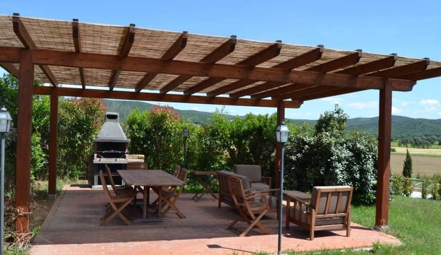 Superior Drei-Zimmer-Wohnung mit Garten und Pavillon by Interhome