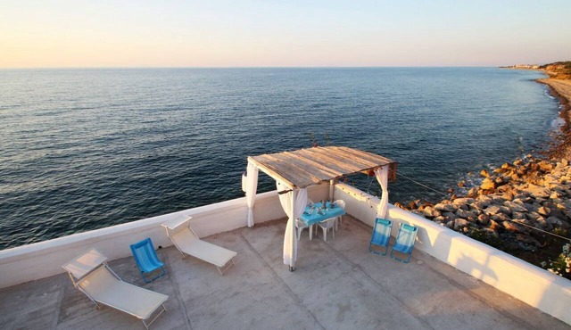 The Casello sul Mare is a historic railway house built in 1895 as a residence for railway workers and restored in 2025 while preserving its authentic charm. The property is set in a truly unique location, nestled between the railway and the sea, offering in Torremuzza