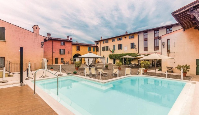 This cozy apartment is located in a complex with a total of 12 apartments in a characteristic and we
