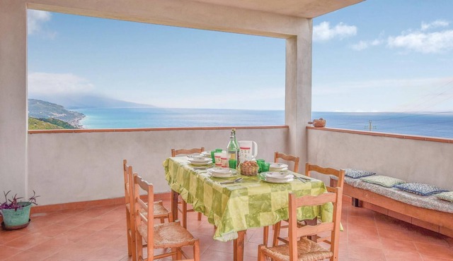 This vacation apartment is located on the second floor of an old mansion, in a splendid position ove