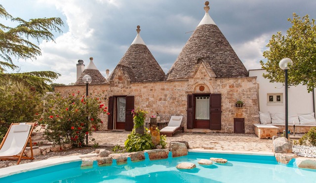 Trulli Anna Luxury villa with swimming pool