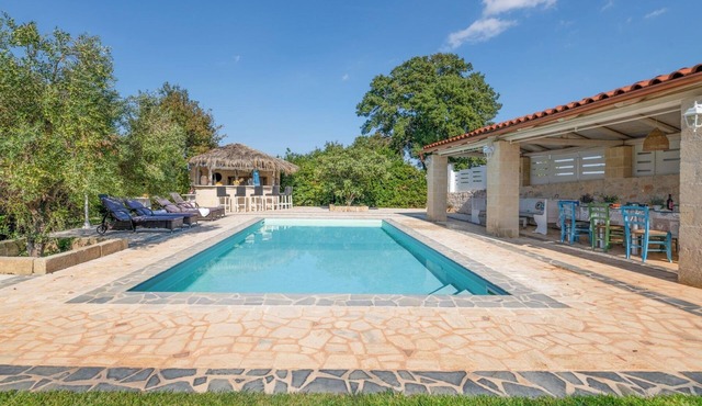 Trulli Italia 6+2, Emma Villas
