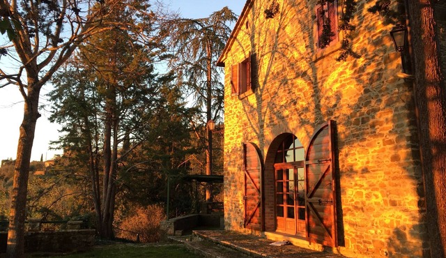 Two Peaceful Tuscan Farmhouses — Biopool & Events