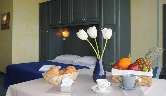 Two-room apartment a stone's throw from the sea