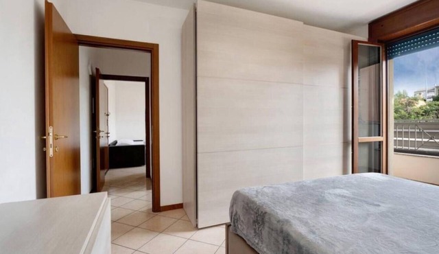 Two - room cloverleaf condominium