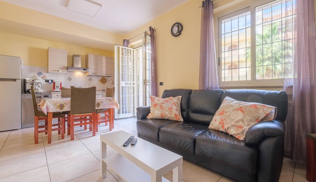 Vacation Home "Casa a 100 mt Dal Mare" with Private Balcony, Wi-Fi & A/C