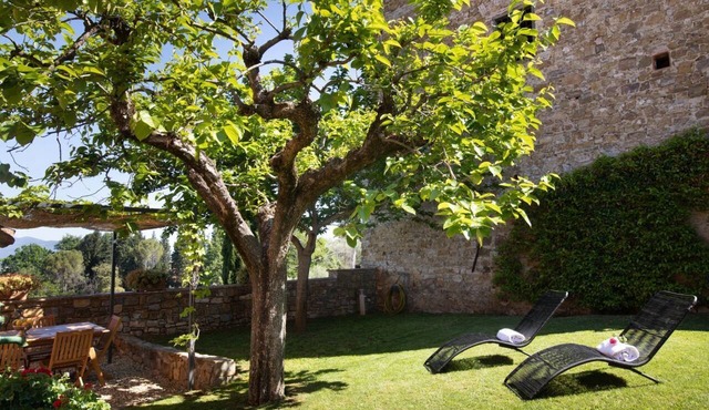 Vasari Apartment with garden