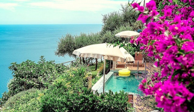 Villa Bernardetta Grande: A bright and elegant three-story villa which faces the sun and the sea, with Free WI-FI.