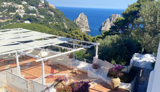 Villa Contessa a stone's throw from "Piazzetta"! Terrace with Faraglioni view!