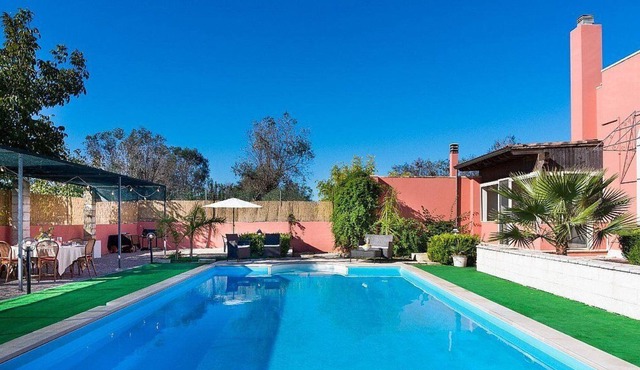 Villa Dana , fully refundable with voucher*: An elegant and welcoming villa situated in a quiet location, a few minutes from the town center, with Free WI-FI.