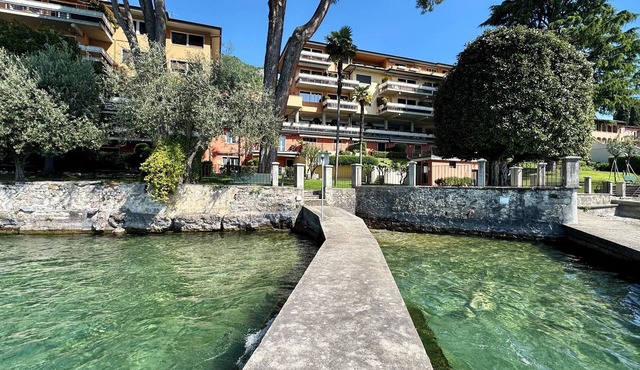 Villa delle Rose Apartment 66 - Private Access to the Lake