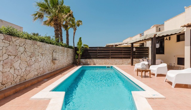 Villa 'Il Canto delle Onde' with Pool, Sea View, Wi-Fi and Air Conditioning