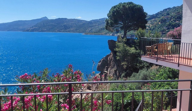 Villa Kalura with Private Beaches & Sea View