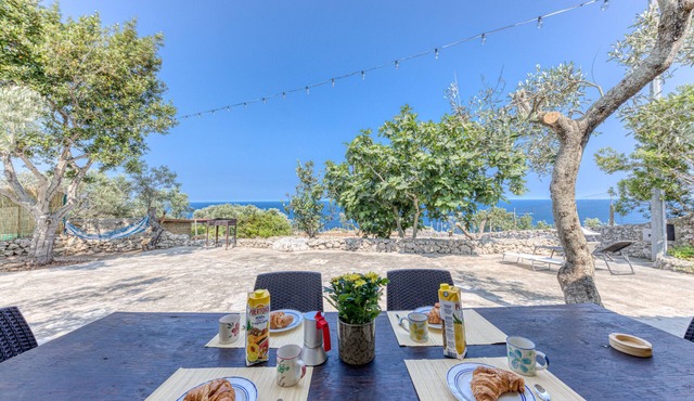 Villa 'Lu Munte' with Sea View, Wi-Fi and Air Conditioning