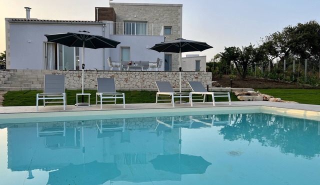 Villa MarePerla, an oasis of luxury and comfort in Donnalucata. Only 5 minutes from the sea.