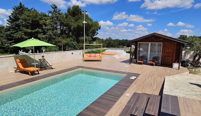 Villa Margherita villa with swimming pool, whirlpool and gym in the green