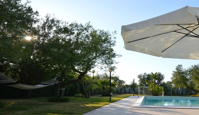 Villa Mema with independent swimming pool near Trani