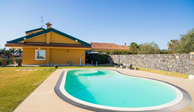 VILLA PARADISO ACIREALE "con piscina in esclusiva o condivisa "
