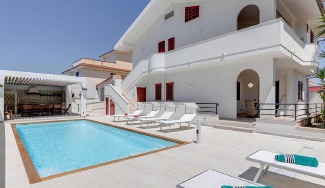 Villa Rosimeli con Piscina a 150 mt dal mare