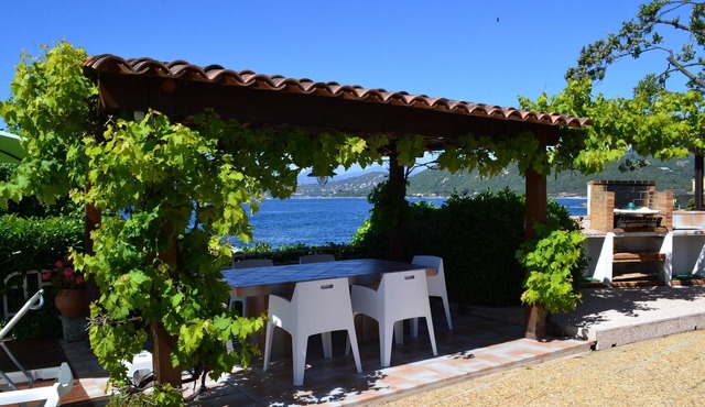 Waterfront self-catered house in Coti-Chiavari