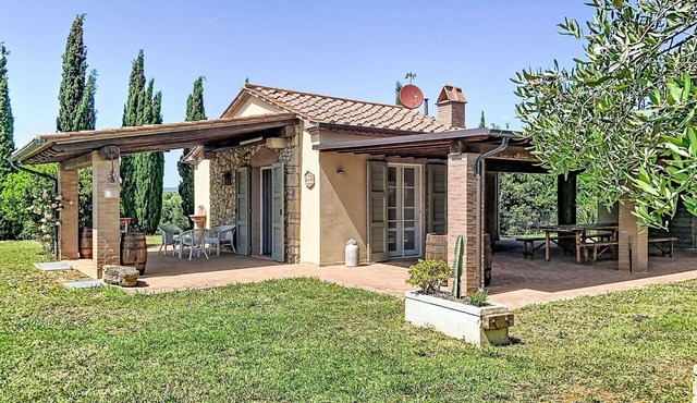 Wonderful private villa for 6 guests with WIFI, TV, terrace, pets allowed and panoramic view
