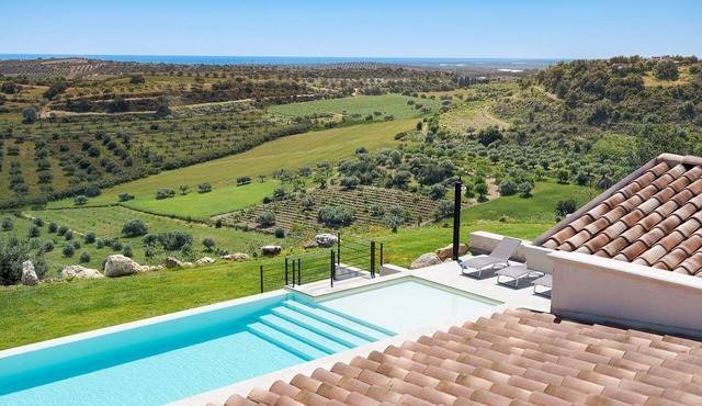 Wonderful private villa for 8 guests with A/C, WIFI, private pool, TV, terrace and panoramic view
