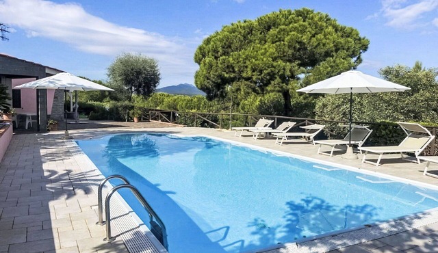 Wonderful private villa with private pool, A/C, WIFI, TV, patio, pets allowed and panoramic view