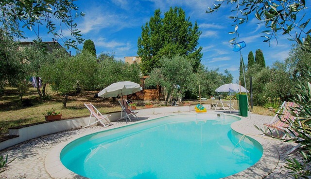 Wonderful private villa for 6 guests with private pool, WIFI, A/C, TV, patio and pets allowed