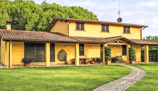 Wonderful private villa for 4 guests with WIFI, A/C, TV and patio