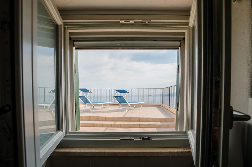 Borgio Verezzi Bed & Breakfast | Ca' d'Alda - Roccaro: private terrace overlooking the sea