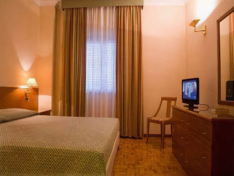 Photo of Bedroom in Roges
