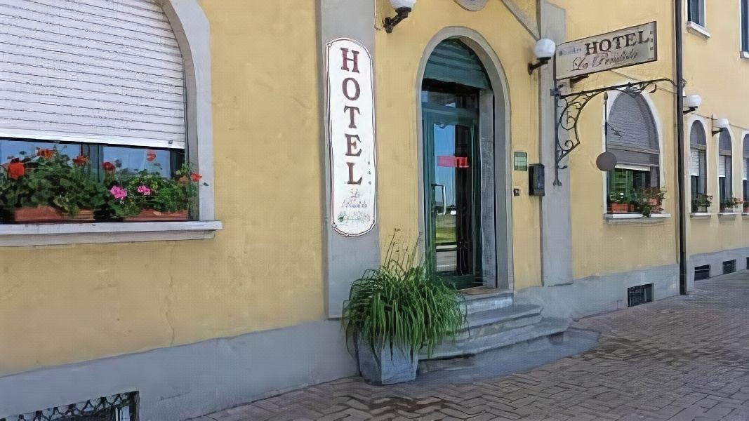 Photo of Buildings in Ozzero