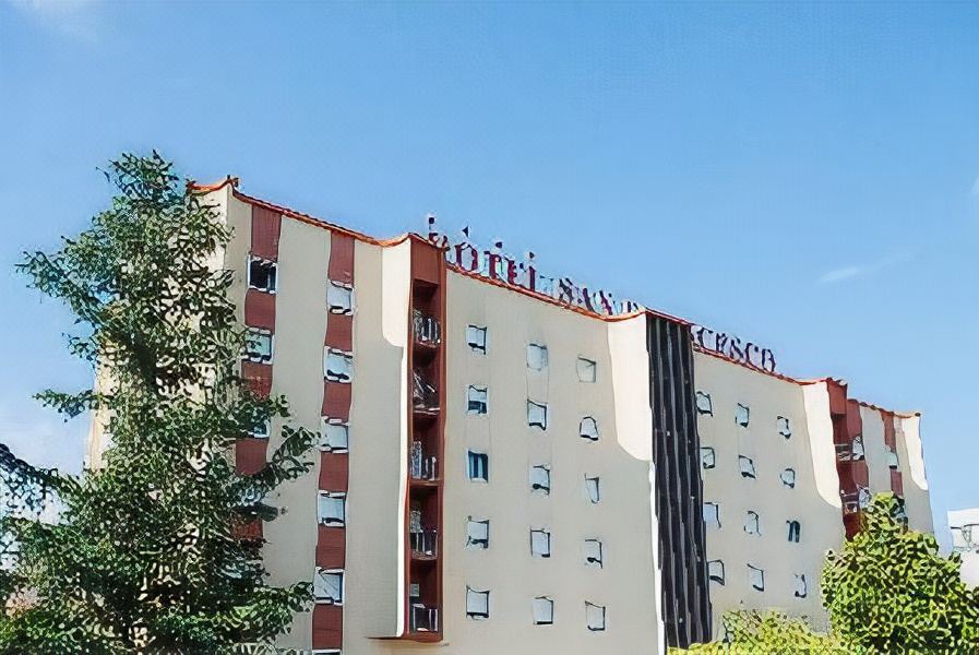 Photo of Buildings in Roges