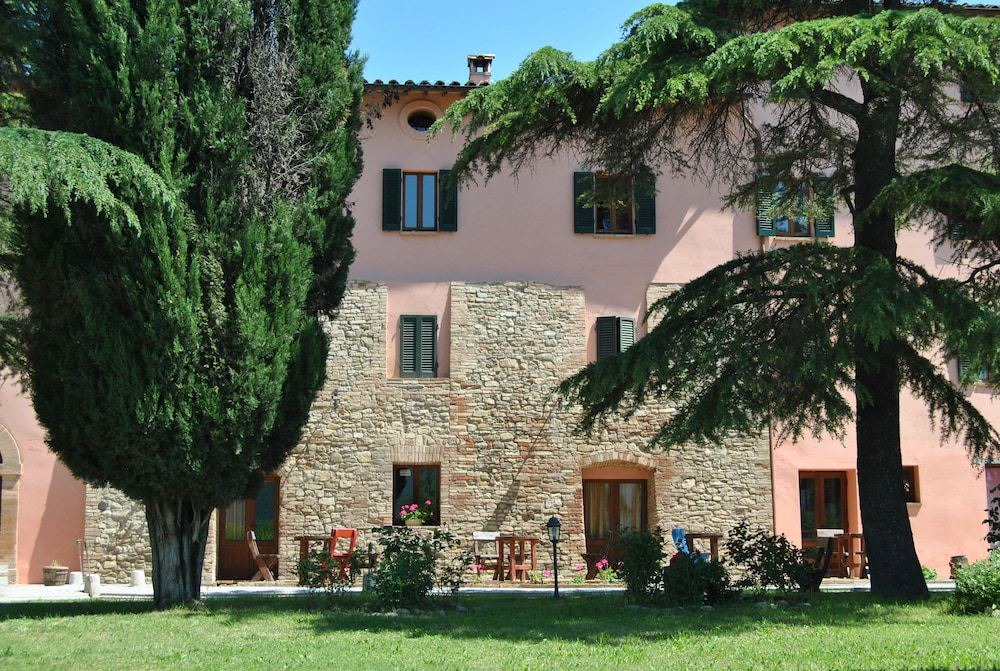 Photo of Buildings in Montelovesco