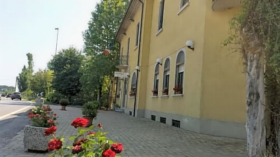 Photo of Buildings in Ozzero