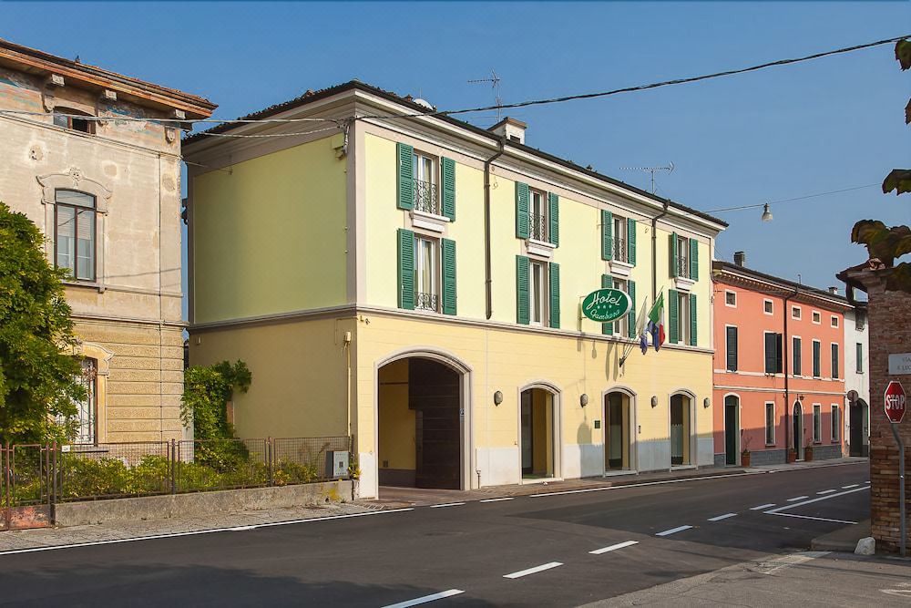 Photo of Buildings in Leno