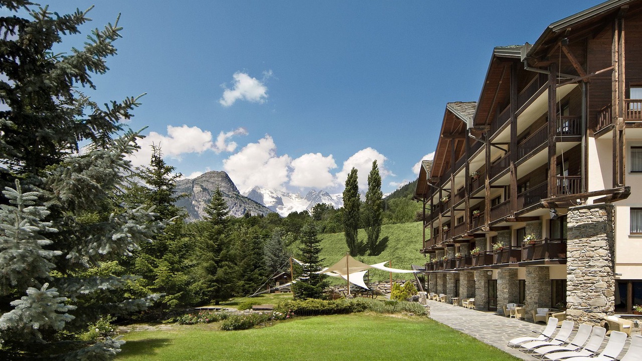 Photo of Buildings in Pallusieux