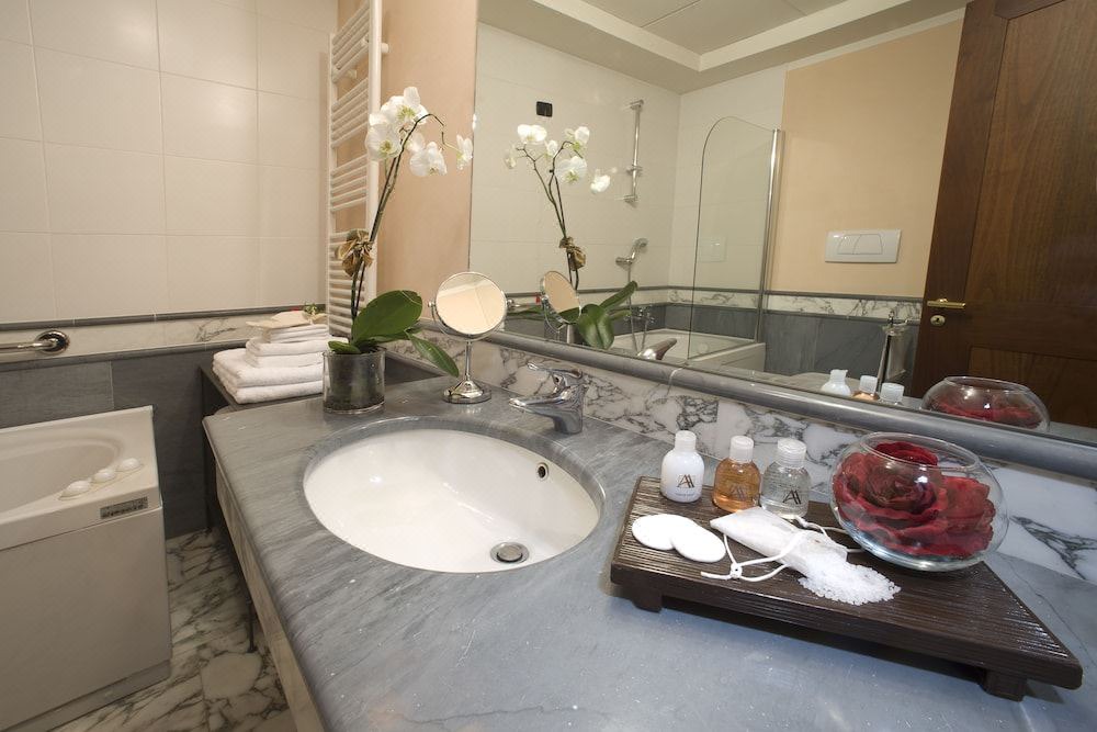 Photo of Bathroom in Pollenzo