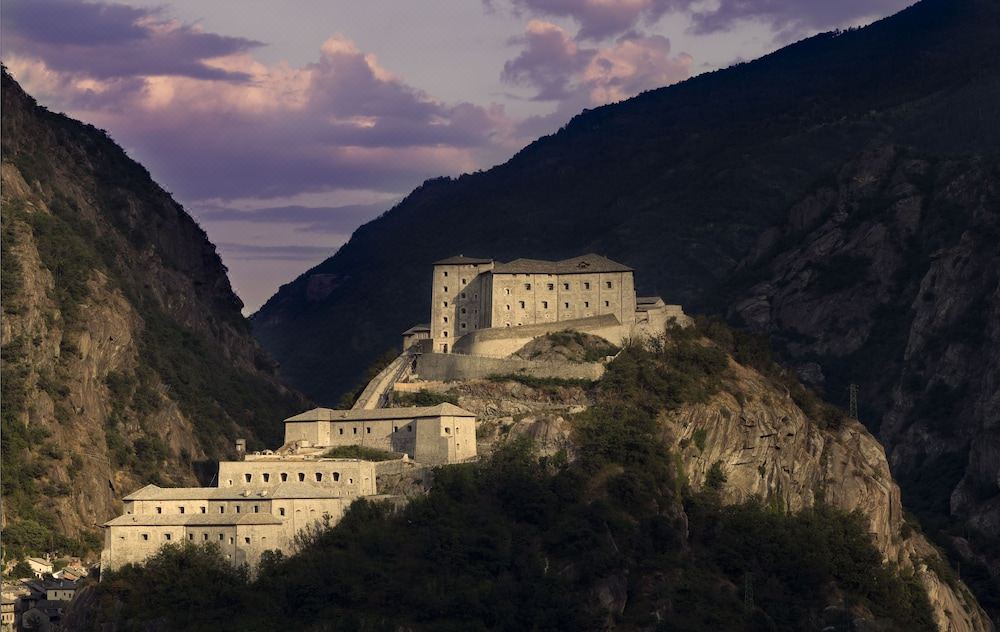 Photo of Buildings in Bard