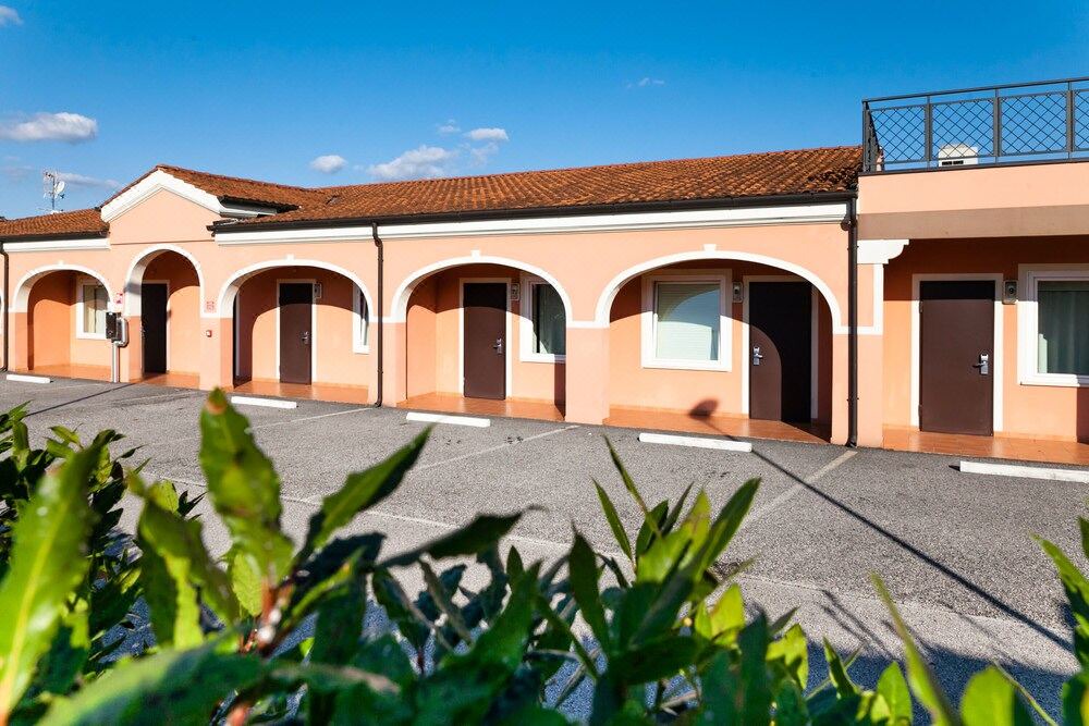 Photo of Buildings in Arino